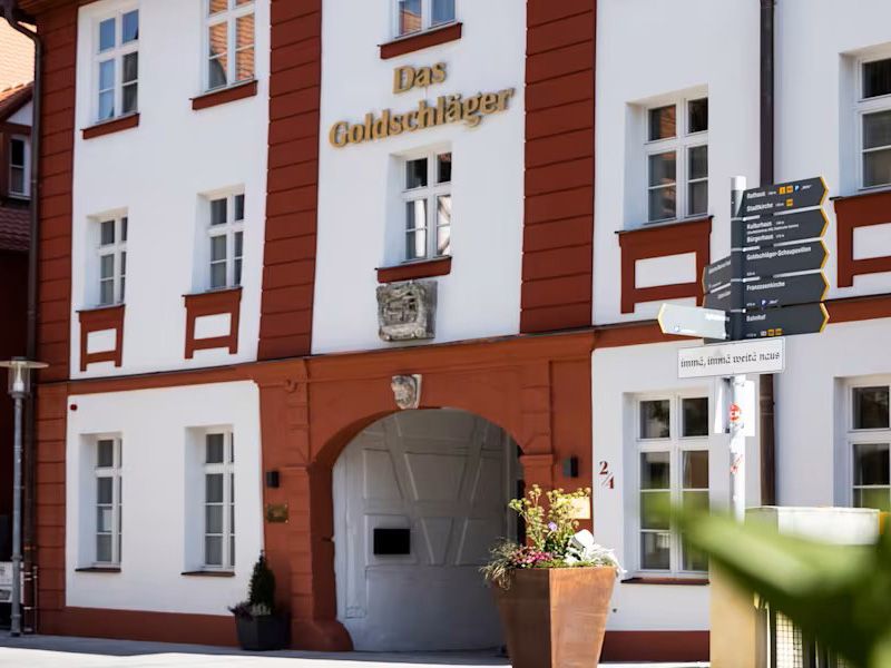 Fassade Eingang Goldschlägerhotel Schwabach
