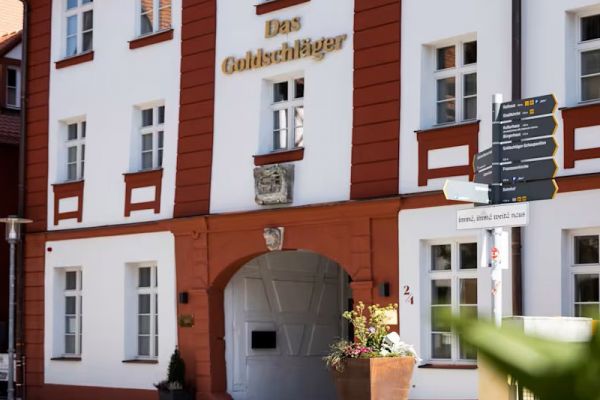 Fassade Eingang Goldschlägerhotel Schwabach
